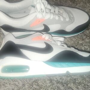 Nike Women's White, Black, and Teal Sneakers Air Max Size 8